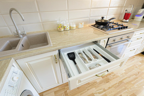 Kitchen Set Minimalis Untuk Solusi Dapur Sempit